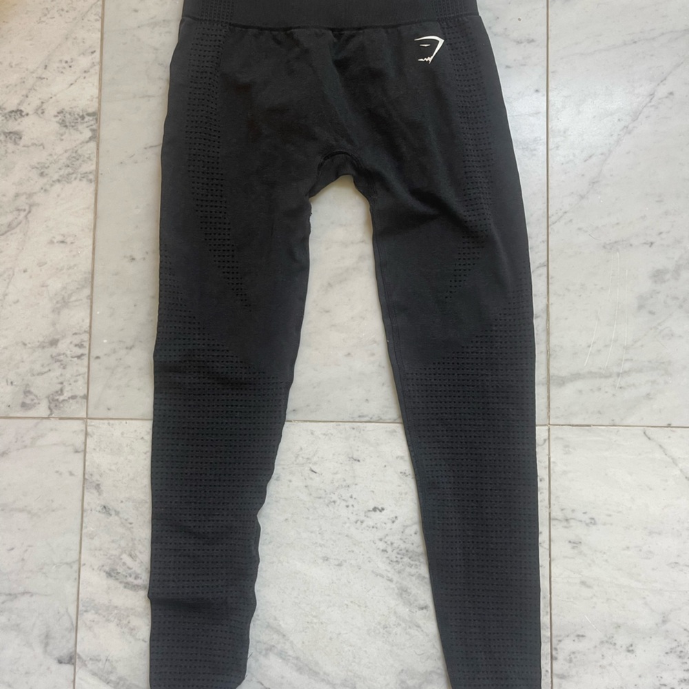 Gym shark leggings